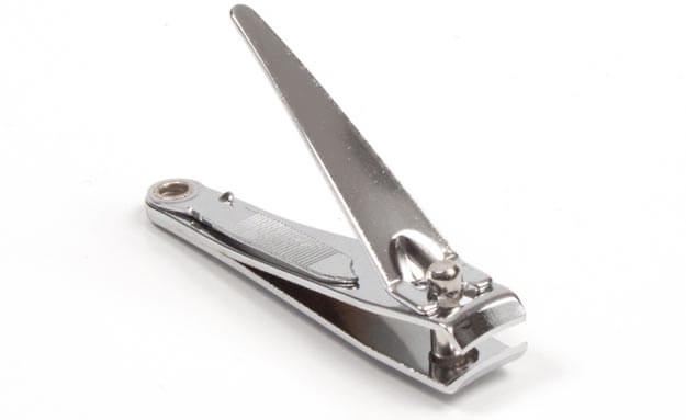 Why Are Curved Nail Clippers Preferred Over Straight Nail Clippers?