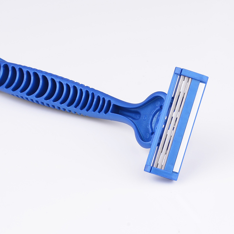 What Makes Disposable Triple Blade Razors Ideal for Daily Shaving?