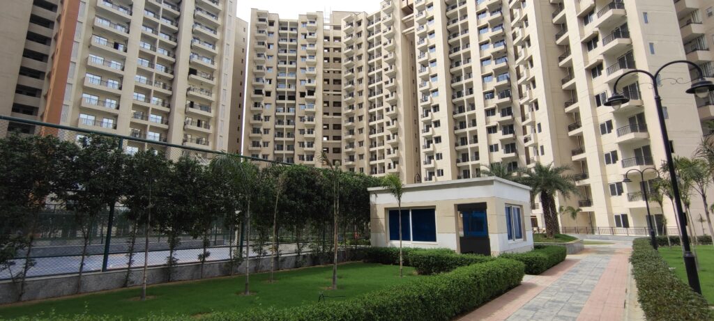 oasis grandstand oasis grandstand, oasis, yamuna expressway, flats near yamuna expressway, properties in noida, 2bhk flats on yamuna expressway